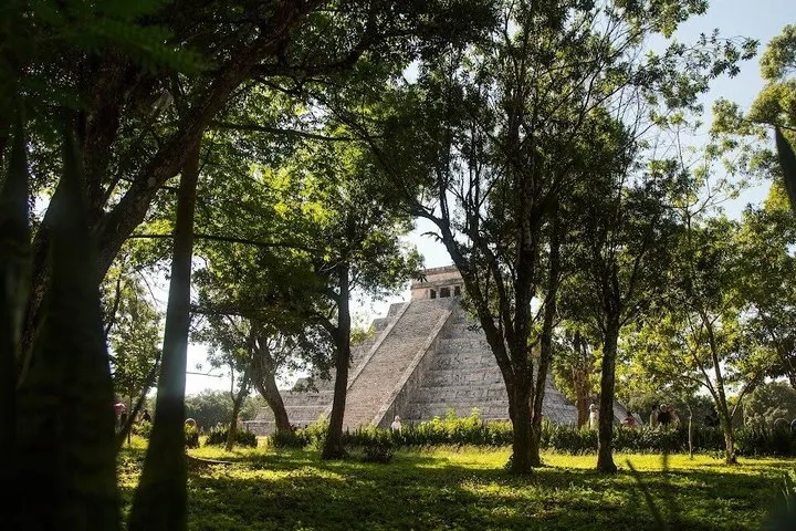Small Group Chichen Itza Clasicc Expedition Skip the lines