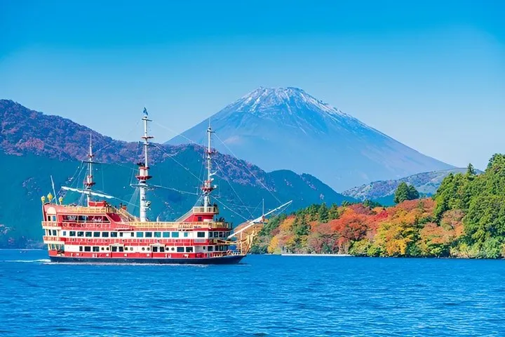 Hakone Autumn Adventure with Pirate Ship Ropeway and Cable Car