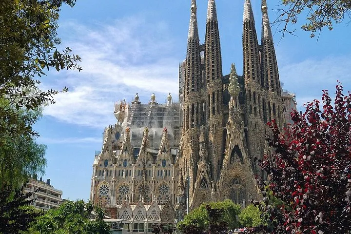 Sagrada Familia Skip The Line Guided Group Tour