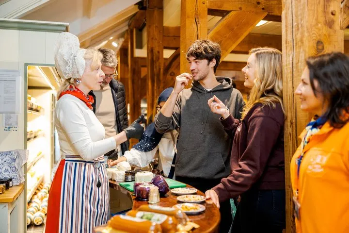 Cruise Terminal Amsterdam: Guided Tour Zaanse Schans and Cheese
