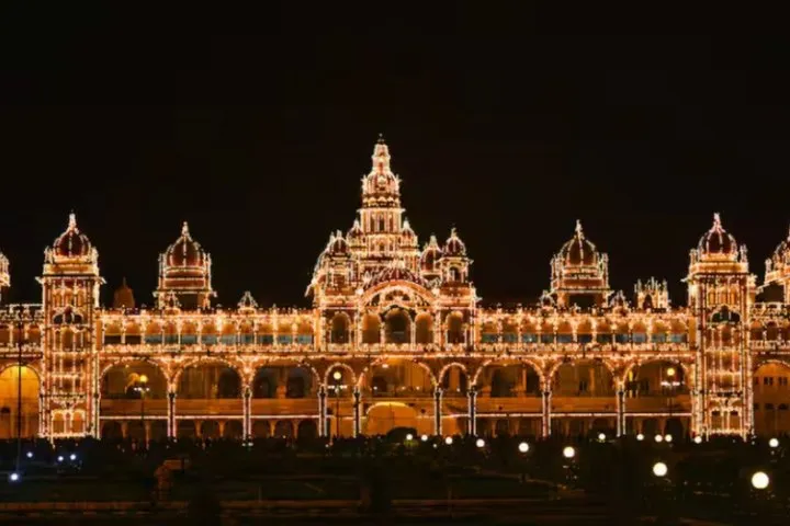 Royal Mysuru in One Day Palace Hill Lakes (From Bengaluru)