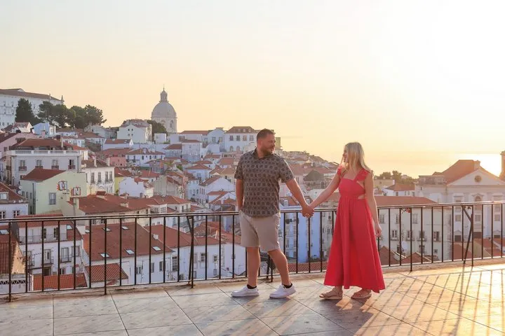 Photoshoot in Alfama, Tram 28 and the best viewpoints in Lisbon