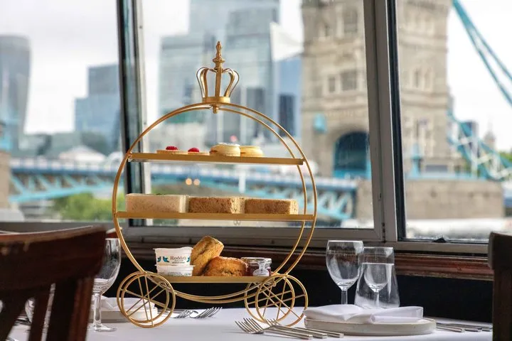London River Thames Cruise with Afternoon Tea or Dinner