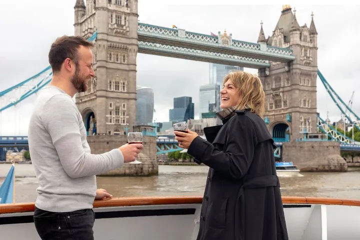90-Minute River Thames Sightseeing Cruise with Live Commentary