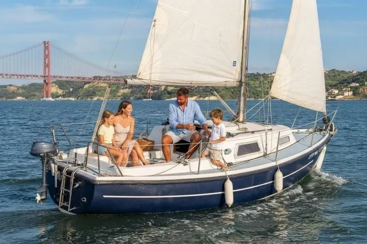 Lisbon Sunset Private Sailing with Open Bar & Pizza