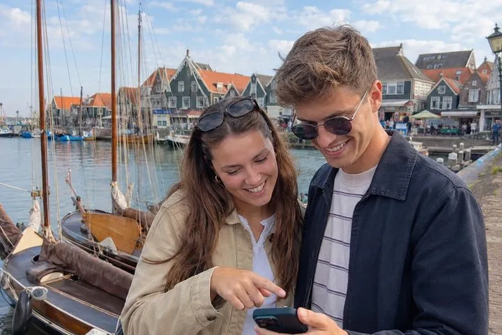 Secrets of Volendam: Self-Guided Scavenger Hunt & Walking Tour