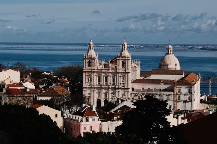 Lisbon Scenic Graça and São Vicente Walking Tour