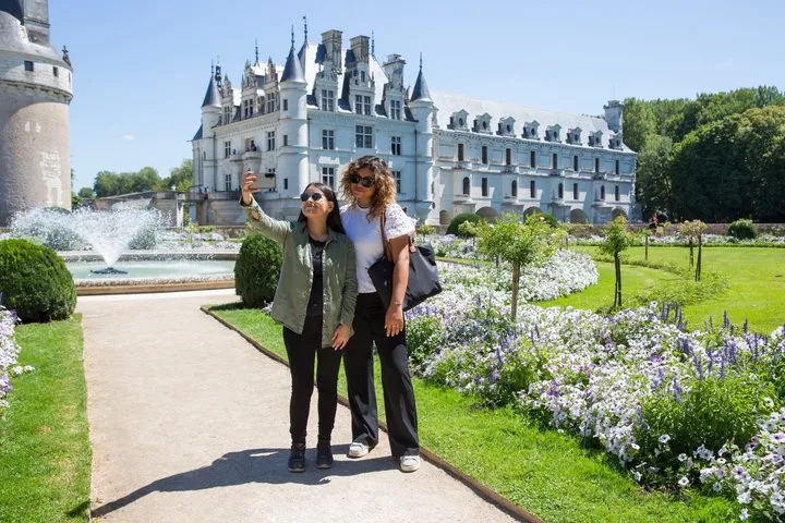 Guided Loire Valley Day Trip with Chambord, Chenonceau & Cheverny