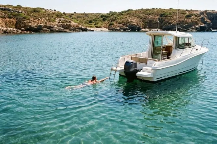 Private Boat Trip from Lisbon to the Atlantic with Swim Stop