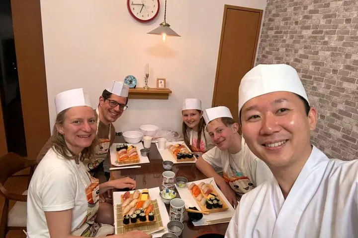 Small Group Sushi Experience with a Sushi Master in Tokyo