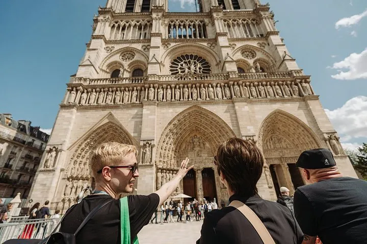 Paris Highlights Tour: Eiffel Tower, Notre Dame & Louvre Entry
