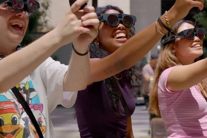 Outdoor AR Graffiti Gaming Tour in Midtown Manhattan