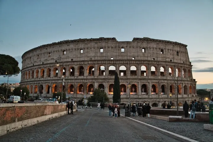 Colosseum, Forum and Trevi Fountain Tour in Rome