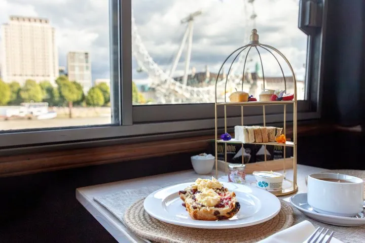 London River Thames Cruise with Afternoon Tea or Dinner