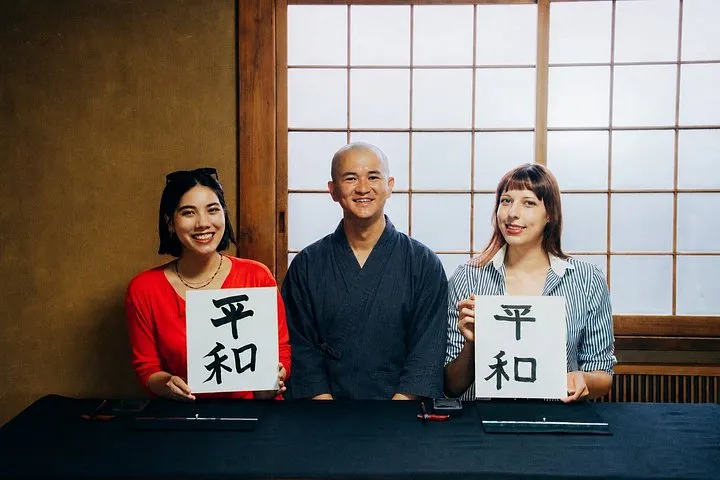 Private Japanese Calligraphy Experience at a Temple in Asakusa