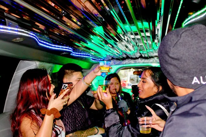 Private 2 Hour Limo Tour with Dinner and Club Lounge Entry