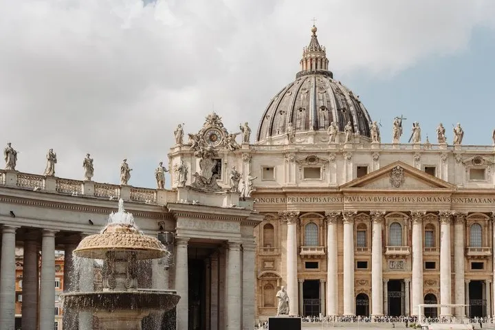 Private St Peters Basilica Tour with Dome Climb and Crypt
