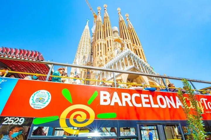 Barcelona Hop-On Hop-Off Bus with Aquarium Ticket