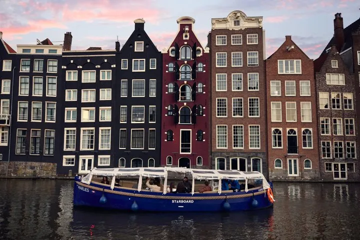 Amsterdam: Evening City Lights Canal Cruise with Drinks