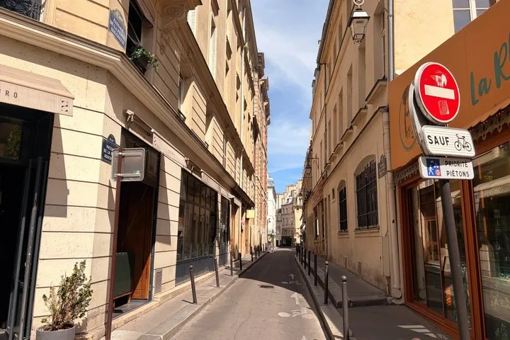 Saint Germain des Prés Walking Tour in Paris