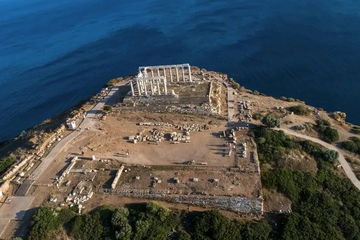 Private Tour of Cape Sounio and Lake Vouliagmeni with Tickets