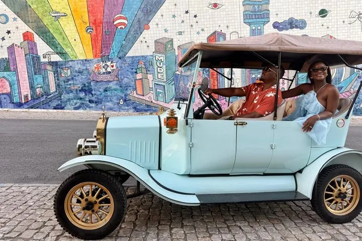 CHIADO XPLORE 2-Hour Private Tuk-Tuk Tour of Chiado & Bairro Alto
