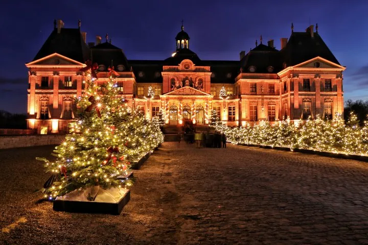 Christmas in Paris Chauffeur Driven Tour Vaux le Vicomte Castle