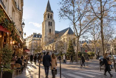 Christmas Paris Private Tour: Notre Dame, Coffee & French Pastry