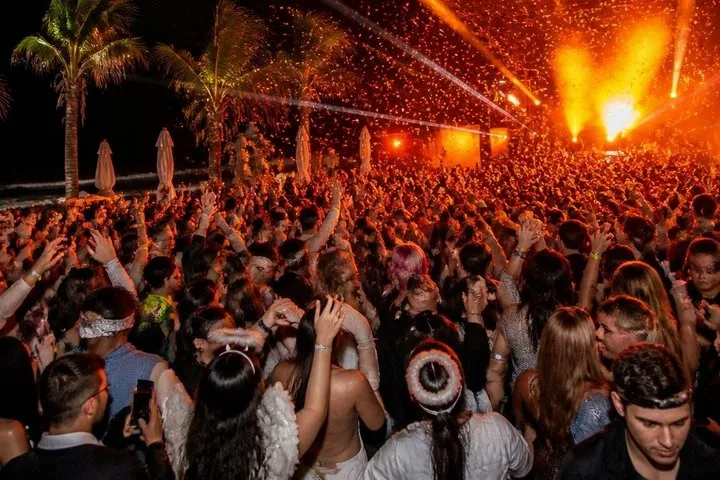 Barcelona Halloween Party Pass- Boat, Bus or Rooftop + Club Entry