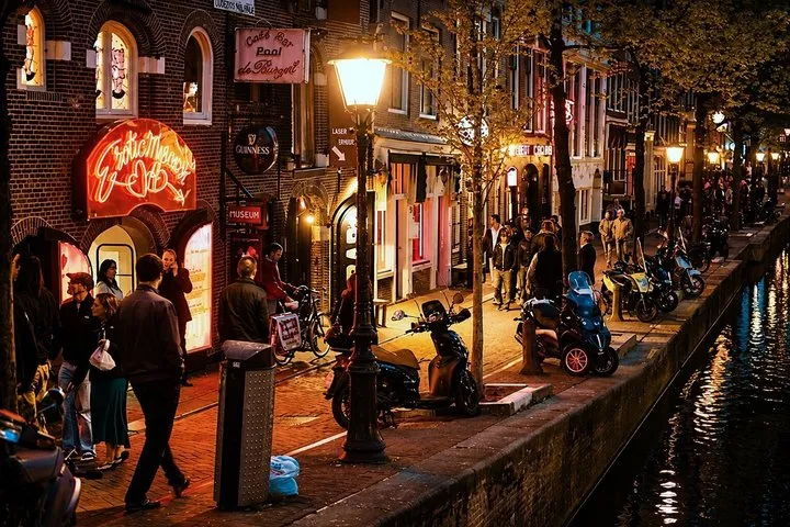 Amsterdam Red Light, Religion and Trade Exclusive Guided Tour
