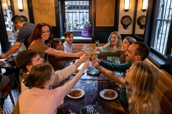 Barcelona Gothic Quarter Small-Group VIP Tapas and Wine Tour