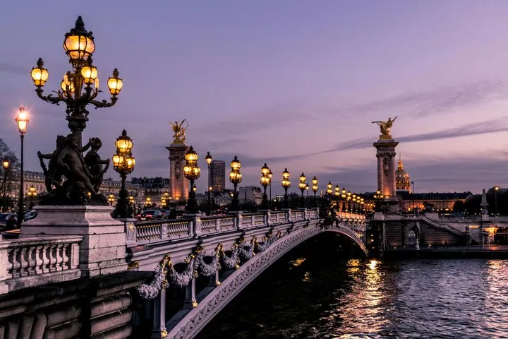 Paris Lights Evening Bus Tour with Eiffel Tower Summit Option