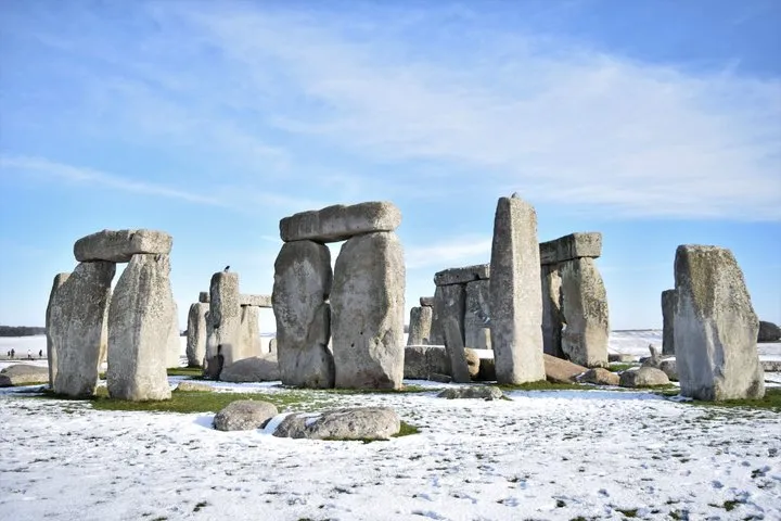 Salisbury, Stonehenge and Bath with Elf Guide & Christmas Lunch