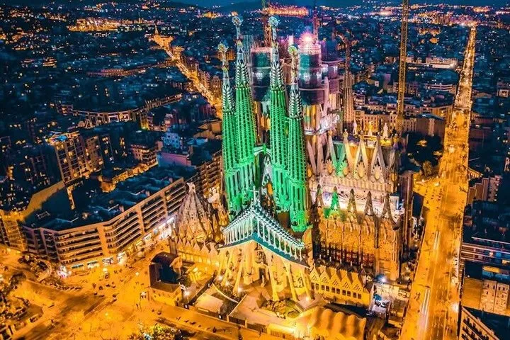 Official TukTuk Barcelona l Christmas lights tour wth photo stops